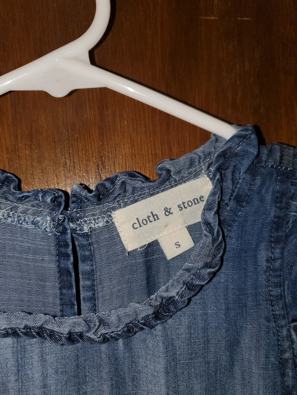 Cloth & Stone Chambray Blue Denim Ruffle Sleeve Dress Sz Small - Picture 2 of 3